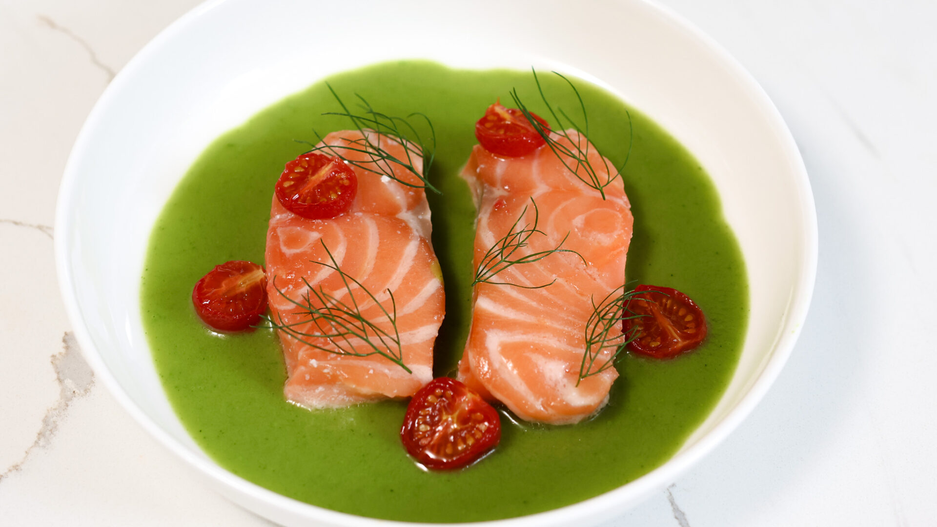 Salmon with fennel velouté and tomatoes